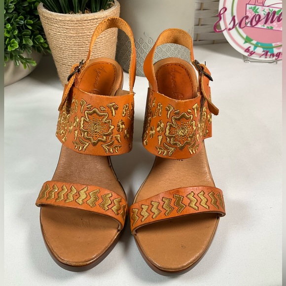 Premium Leather Block Heeled Open Toe Sandals w/Buckle Strap - 7 (24) - Picture 2 of 5